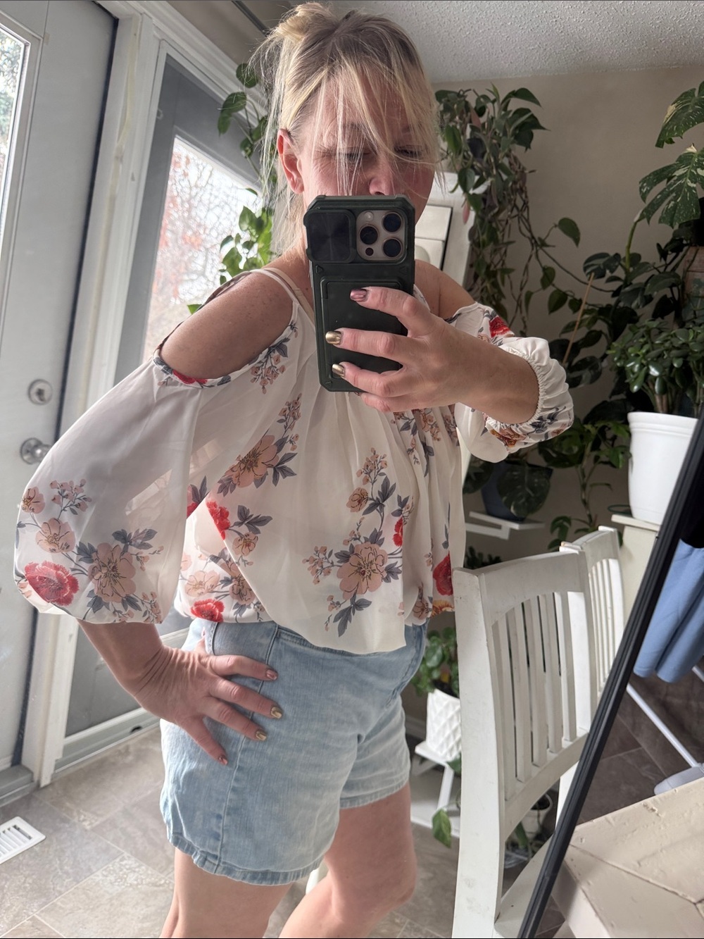 🍄MD Studio Women’s White Floral Cold-Shoulder Blouse NWOT LG
